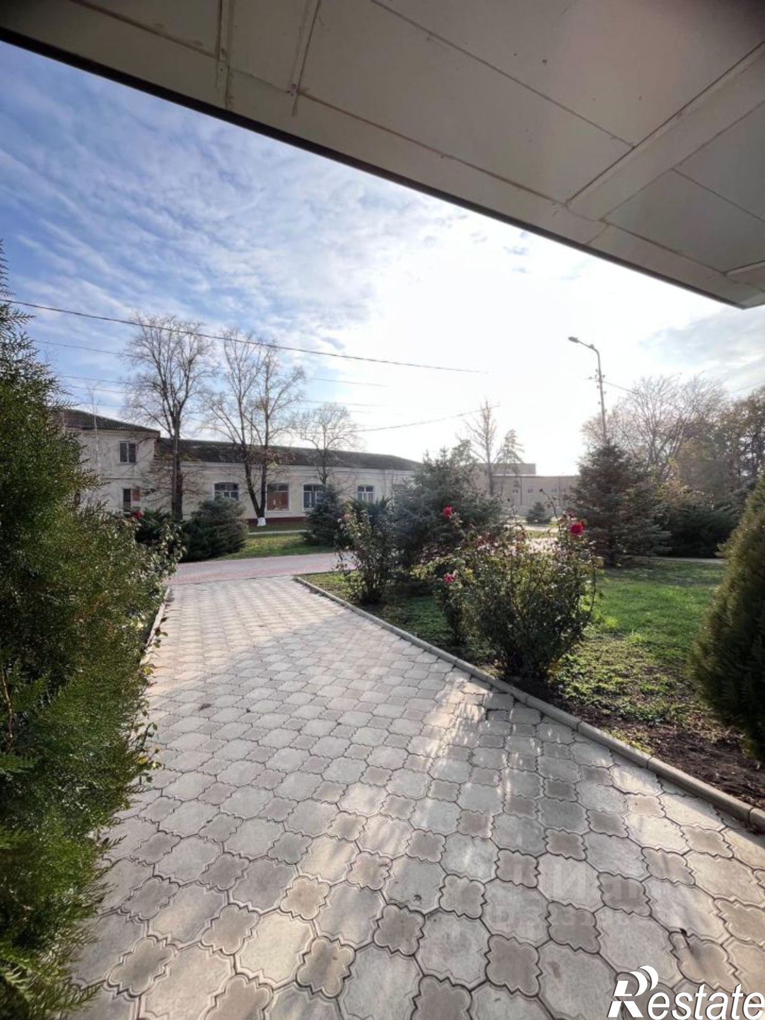 Купить ОСЗ, отдельно стоящее здание за 20 000 400 рублей на площадь Ленина