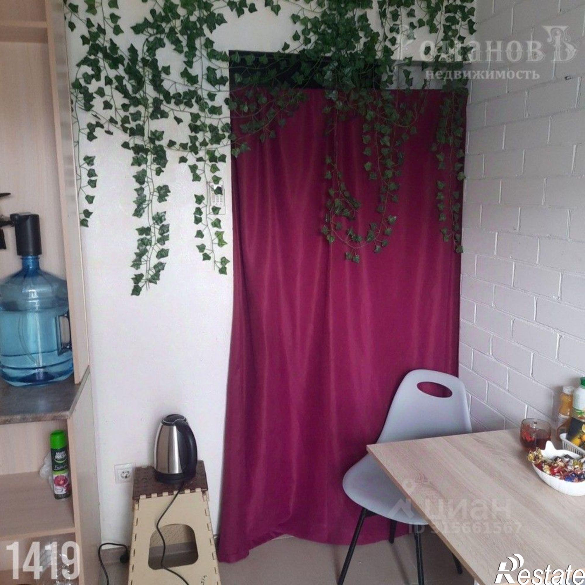 Купить торговое помещение за 23 438 рублей на Комсомольская улица