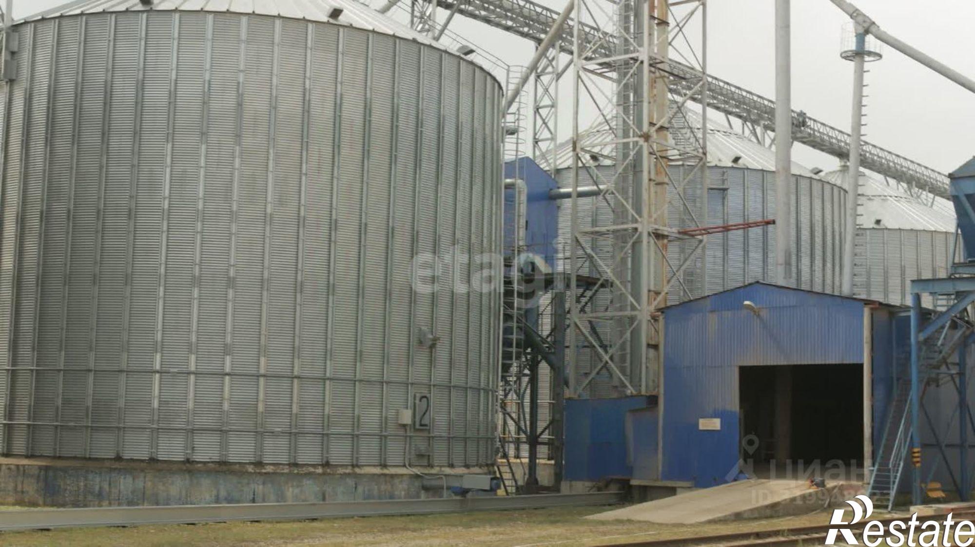 Купить складское помещение за 950 053 000 рублей