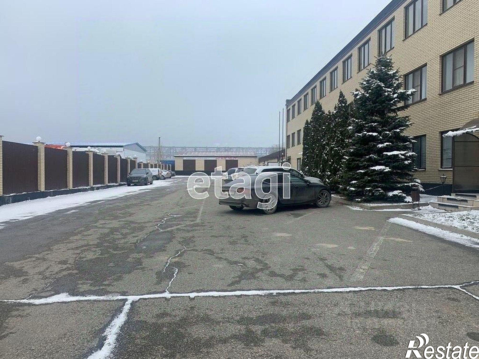 Купить складское помещение за 300 008 000 рублей