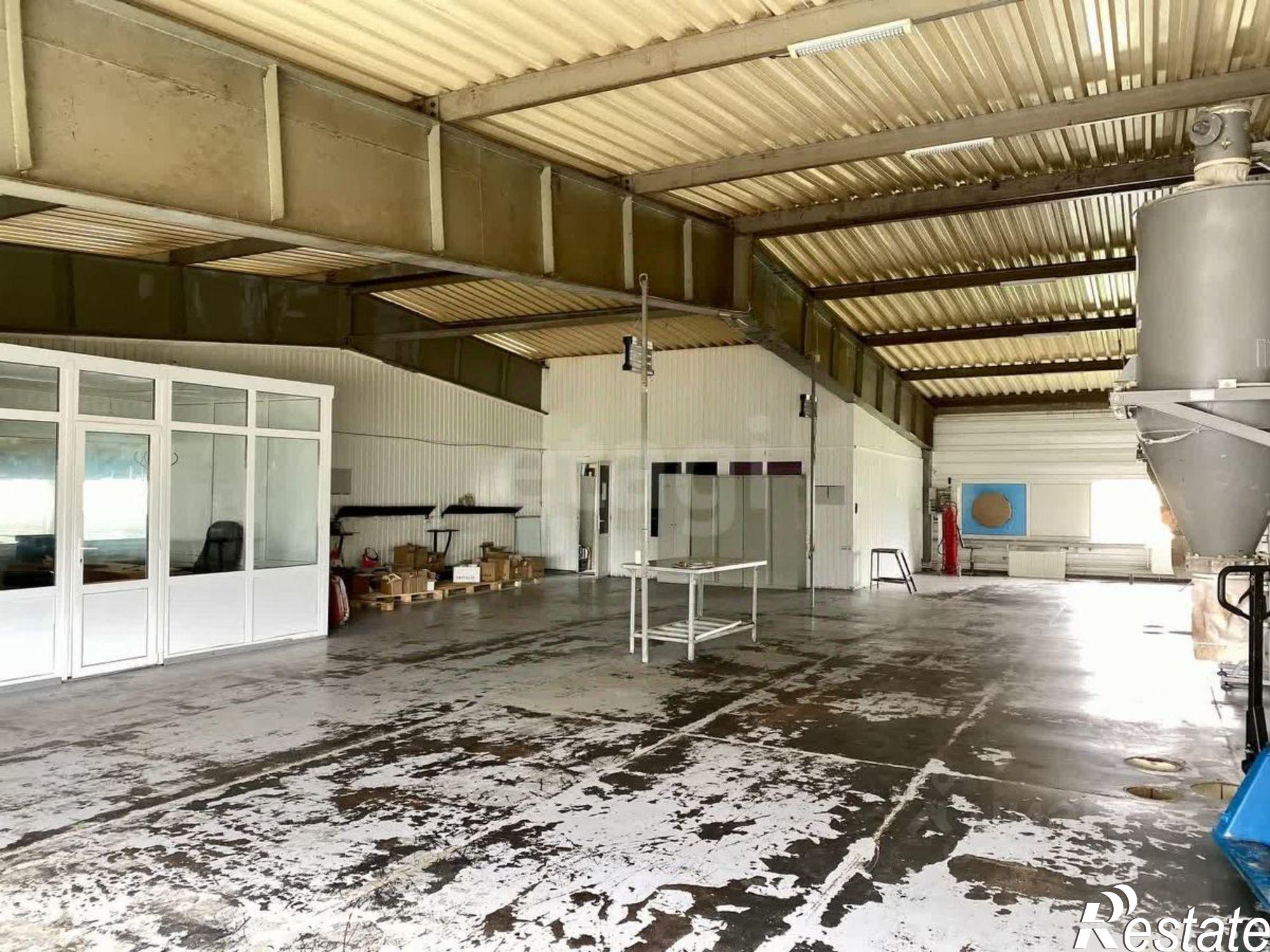 Купить складское помещение за 270 020 000 рублей на Транспортная улица, 2