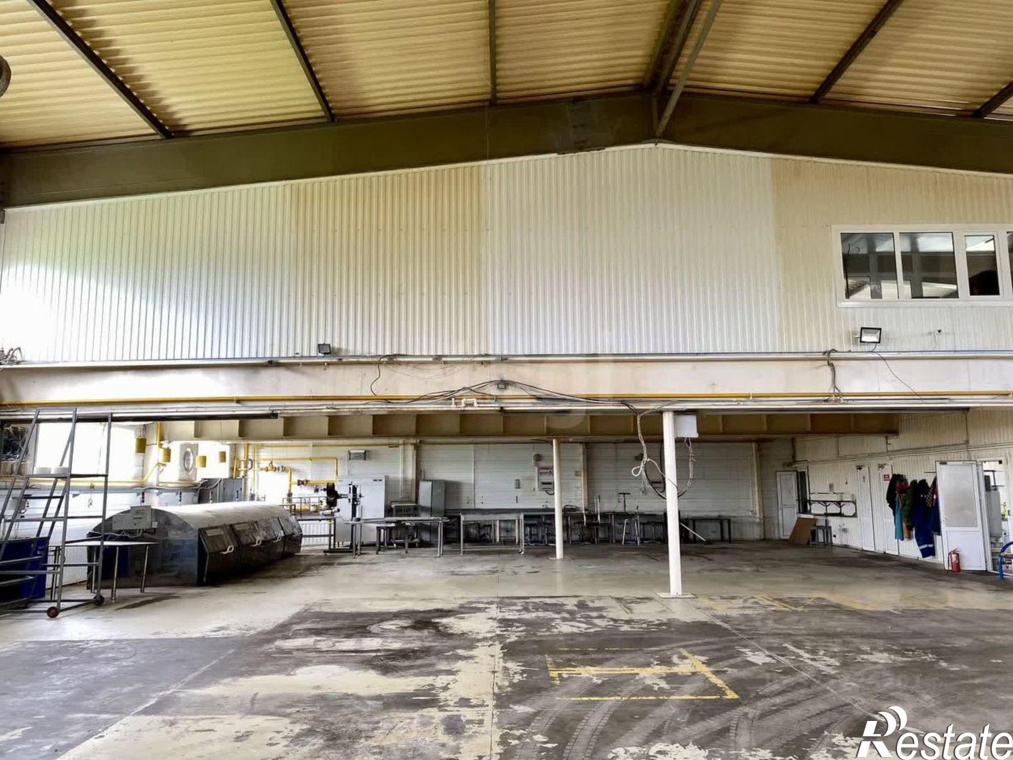 Купить складское помещение за 270 020 000 рублей на Транспортная улица, 2