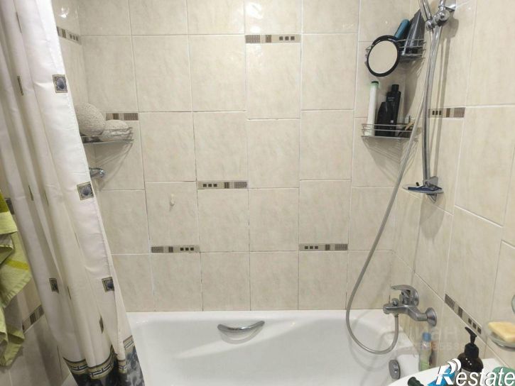 3-комн квартира 27-й микрорайон м-н, улица Доваторцев, 9