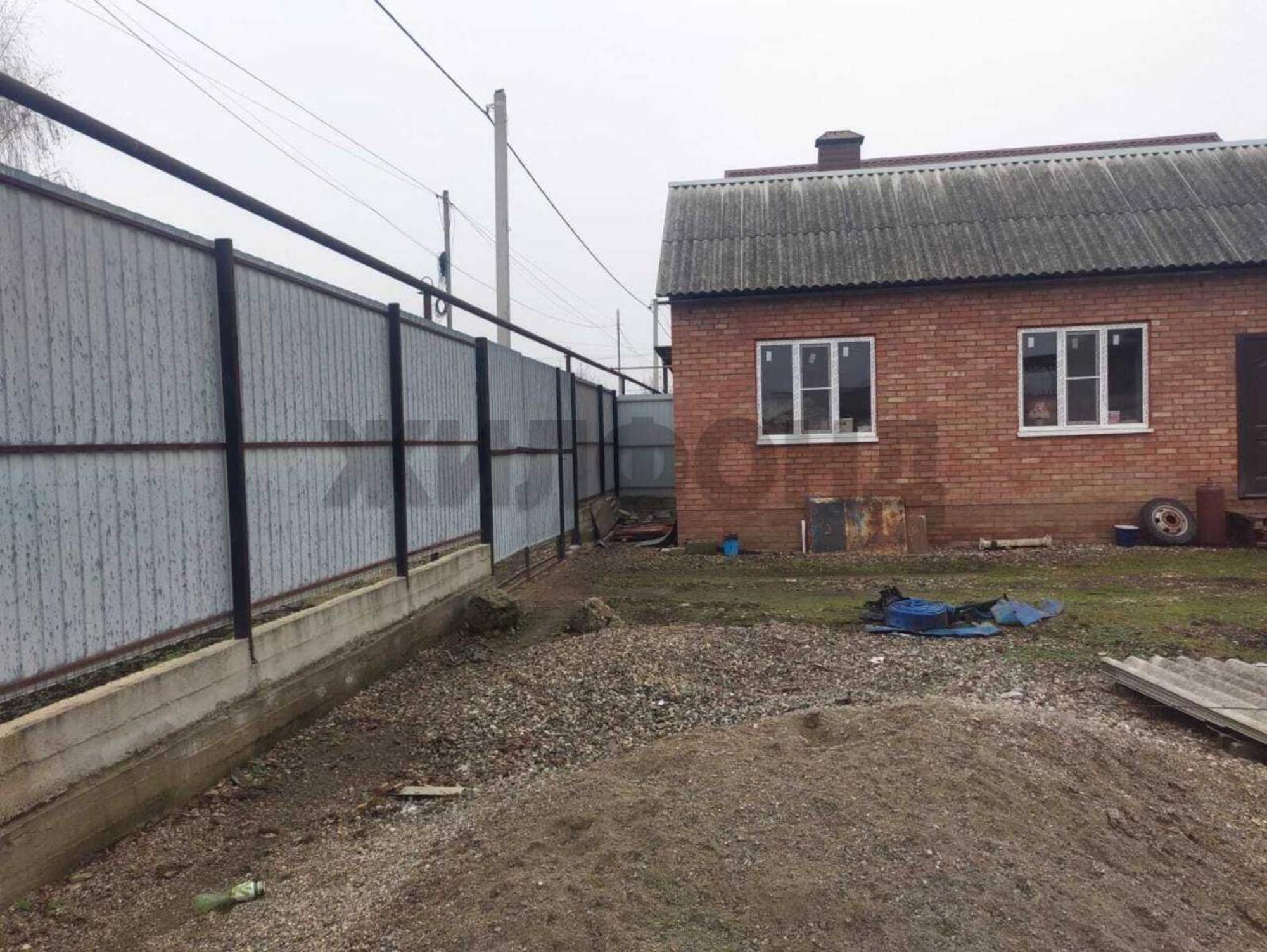 Купить дачу, дом, коттедж за 3 500 000 рублей на Центральная улица