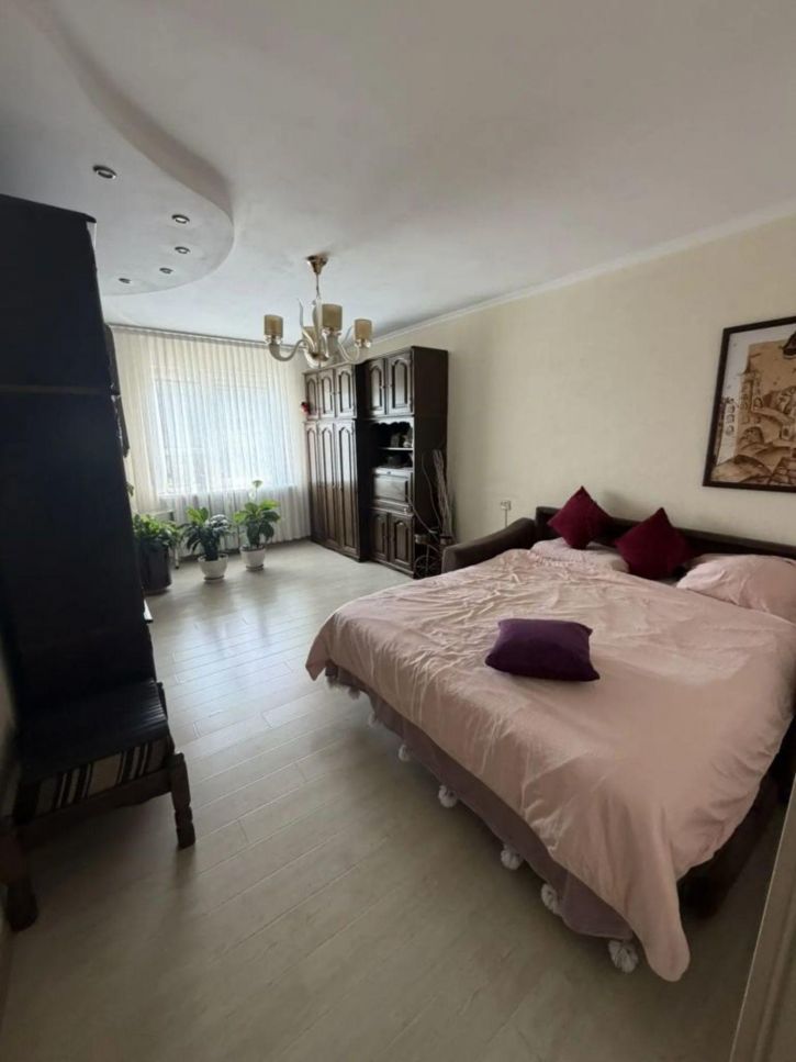 4-комн квартира Новоселов ул, 6