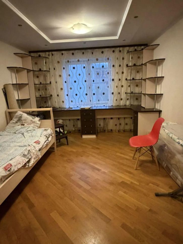 3-комн квартира Новоселов ул