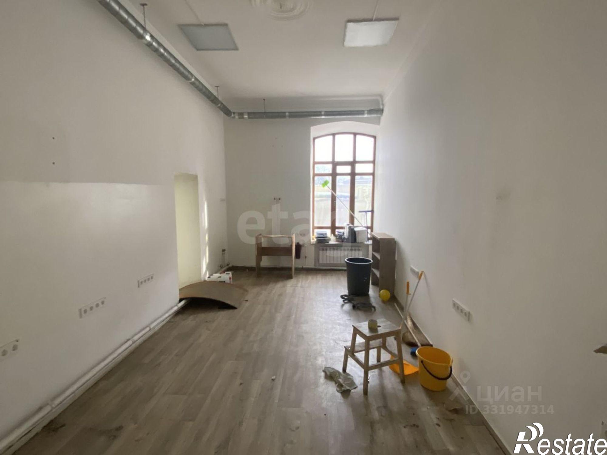 Купить торговое помещение за 65 889 200 рублей