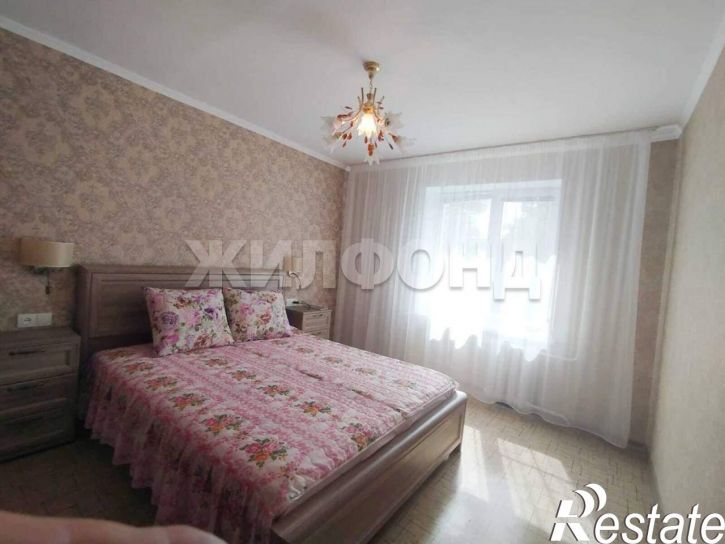 3-комн квартира Строителей улица, д.11